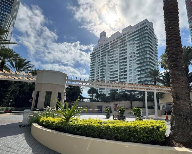 400 S Pointe Drive 1610, sold in South Pointe Towers Condo, Miami Beach, FL
