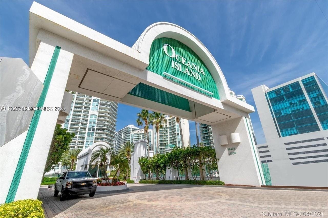 16400 Collins Avenue 942 — photo 4