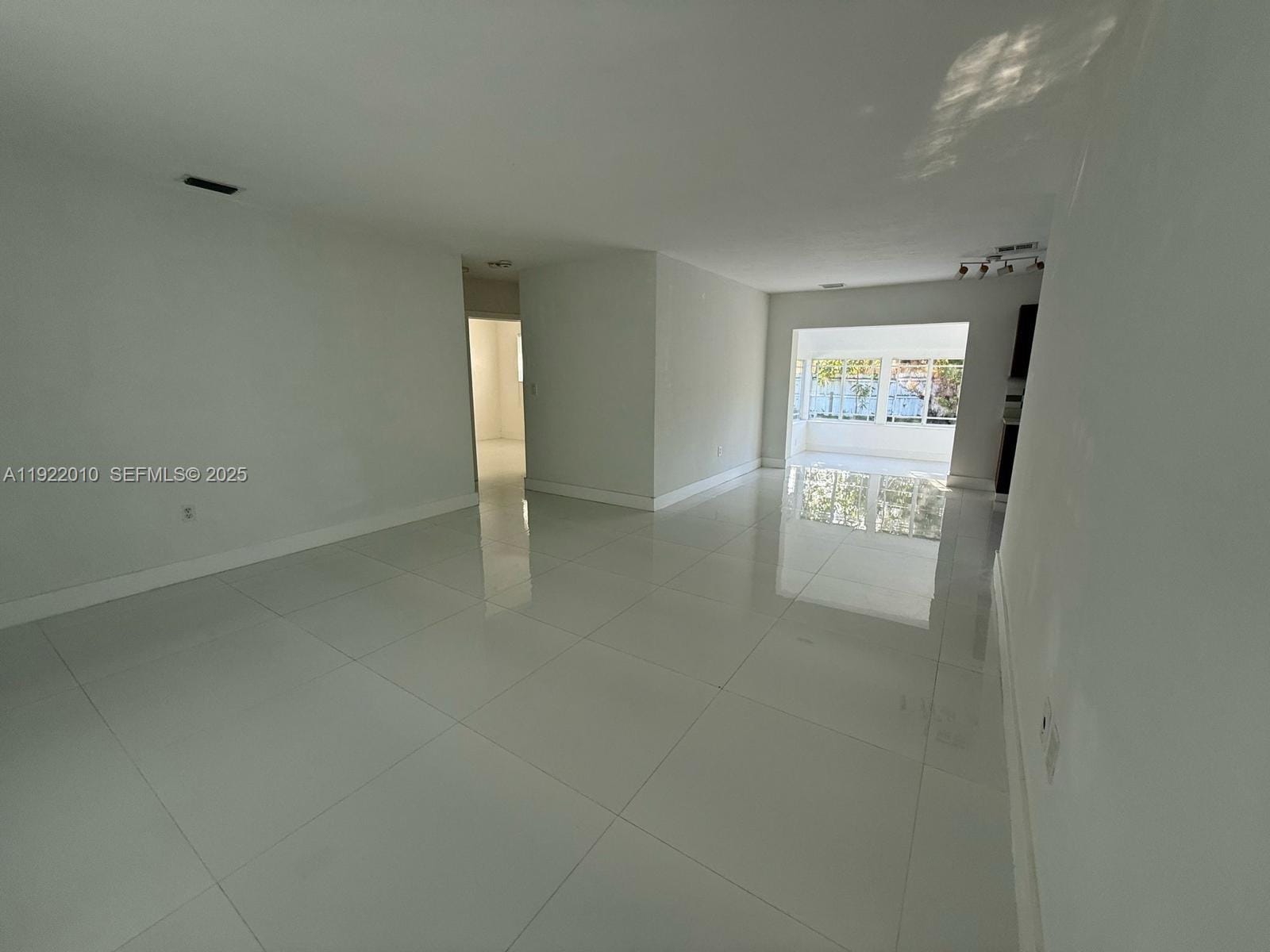 2340 Jamaica Drive — photo 11