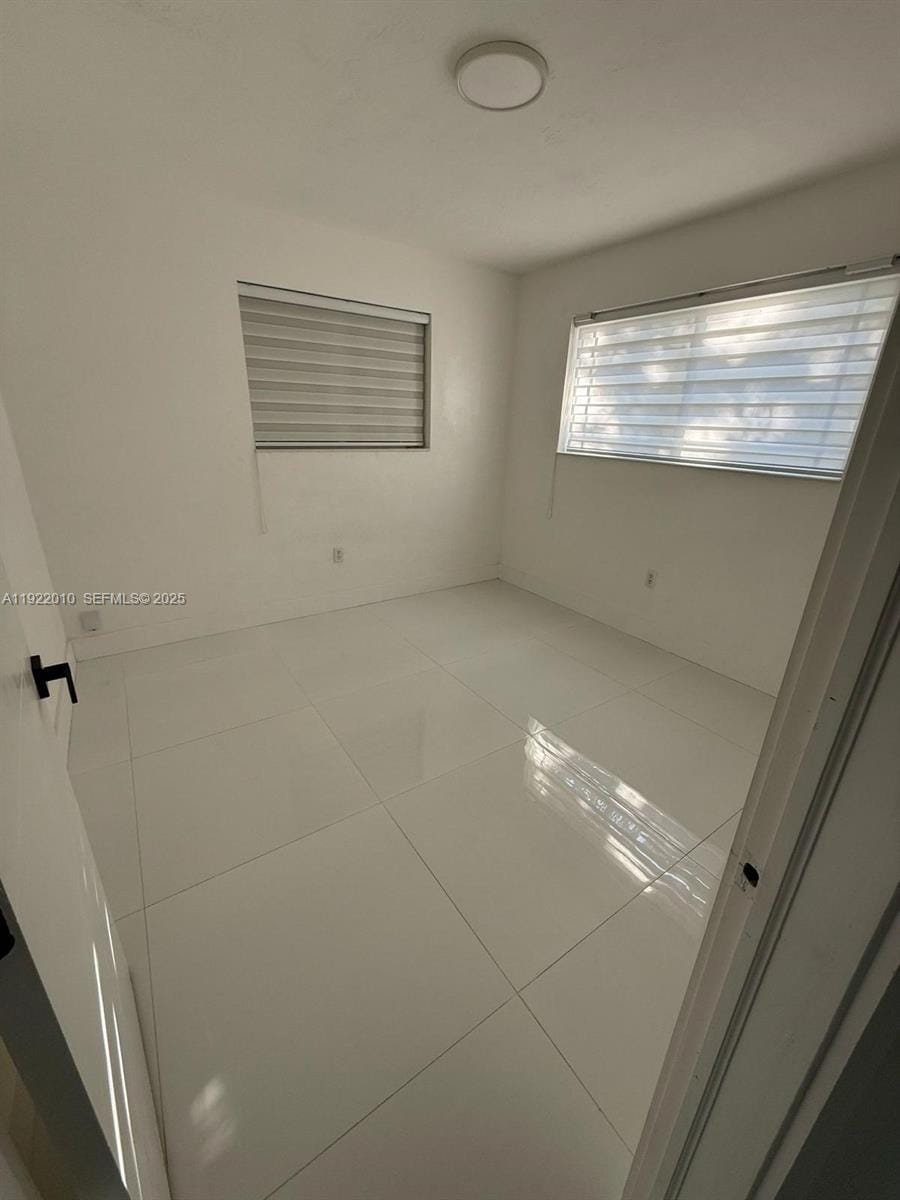 2340 Jamaica Drive — photo 9