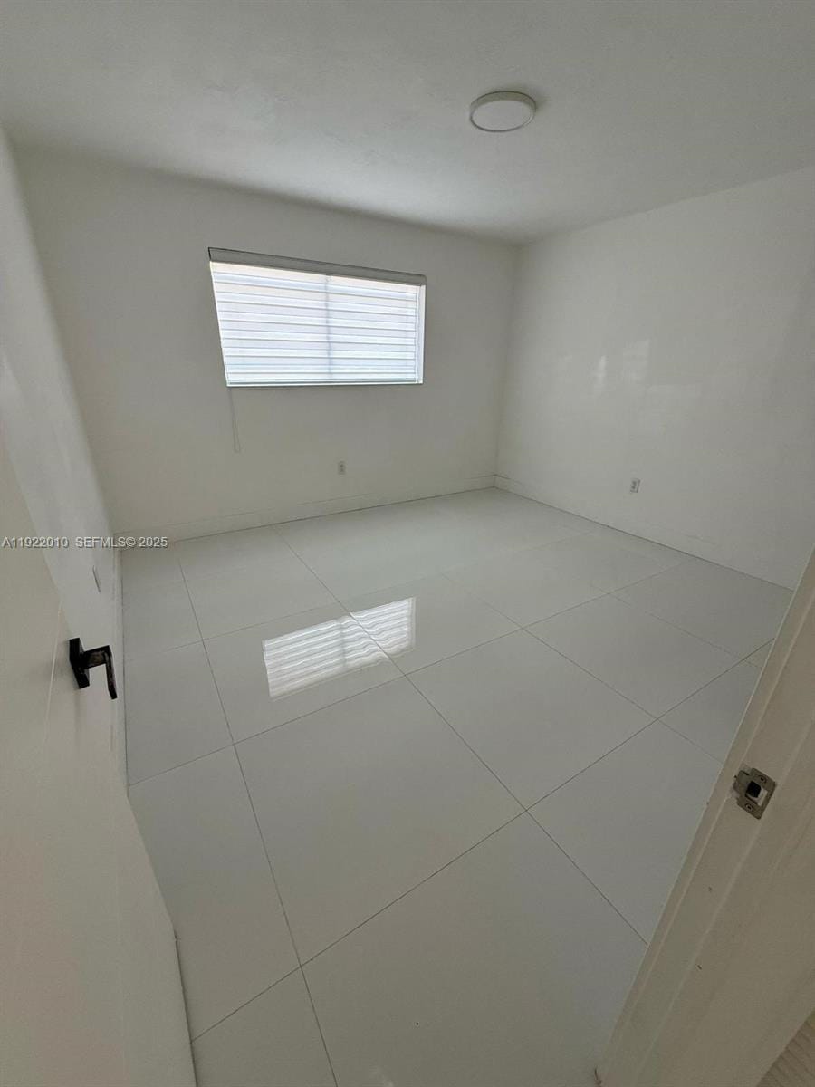 2340 Jamaica Drive — photo 10
