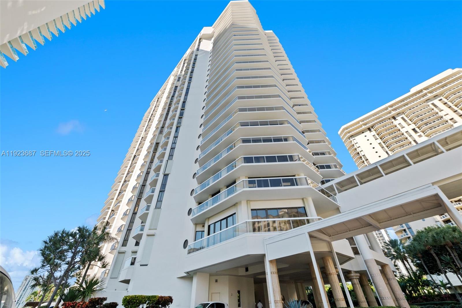 20185 E Country Club Drive 904, Aventura, FL 33180, Aventura