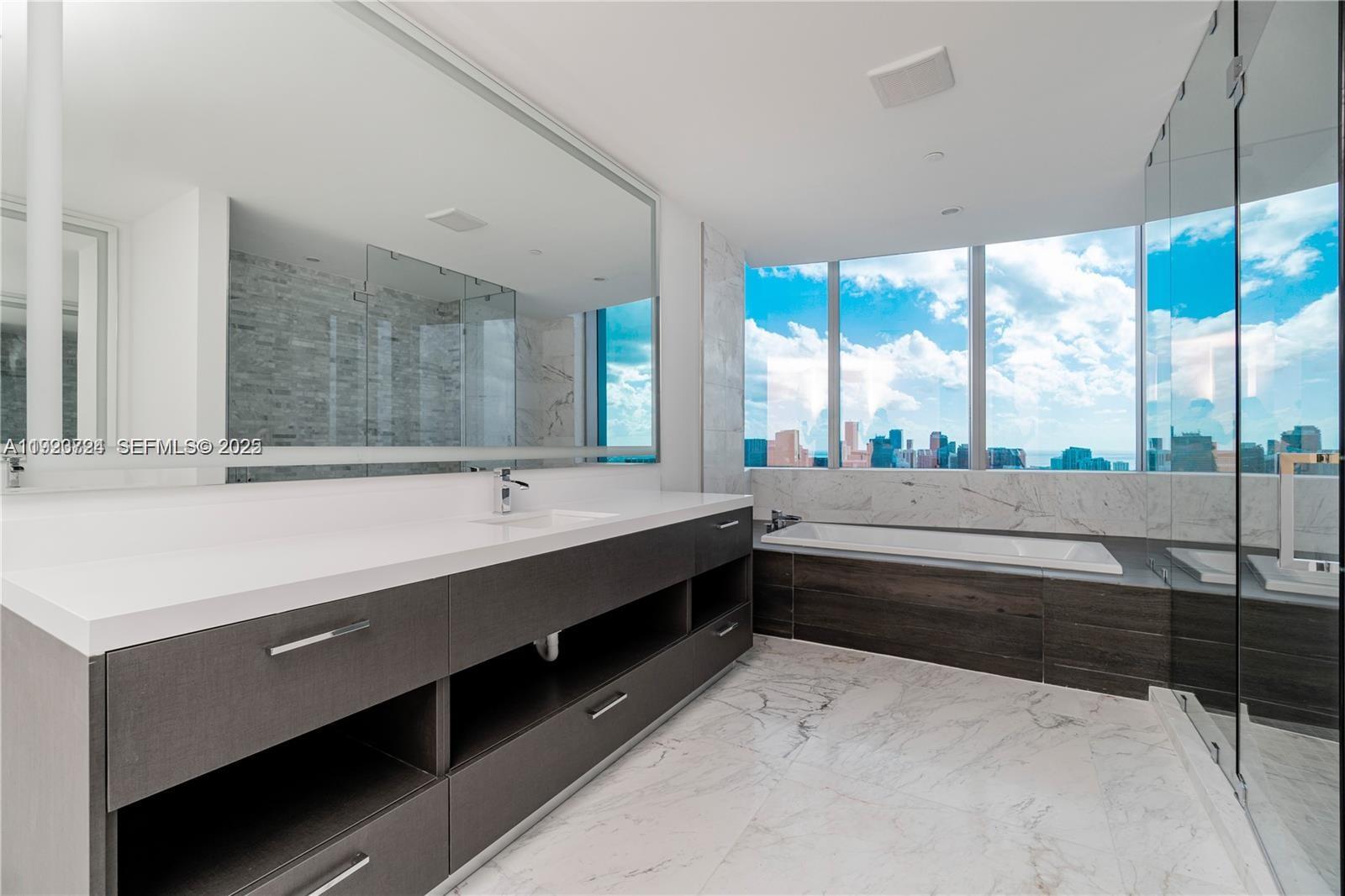 851 NE 1st Avenue 4911, Miami, FL 33132 photo 14