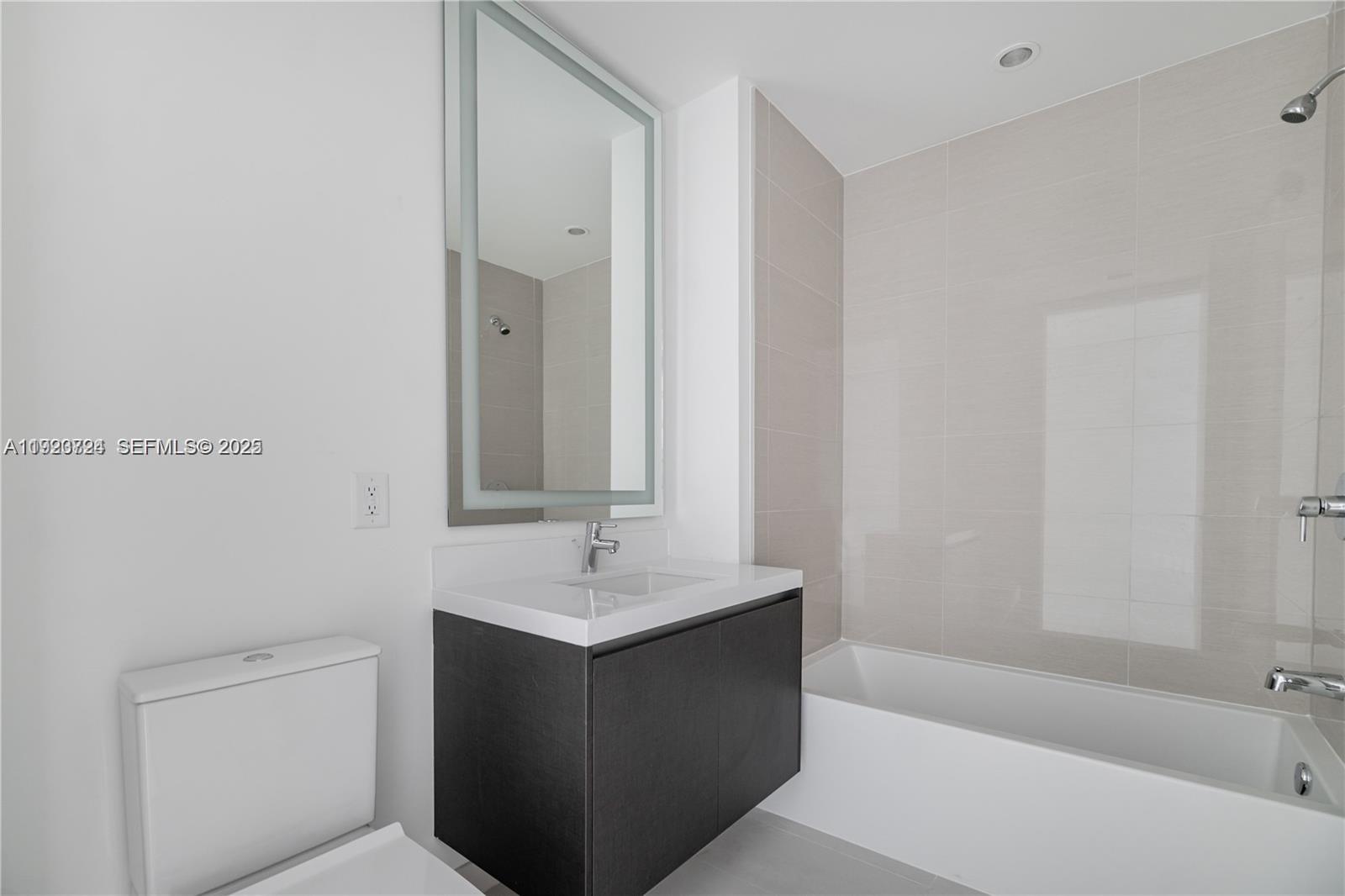 851 NE 1st Avenue 4911, Miami, FL 33132 photo 22