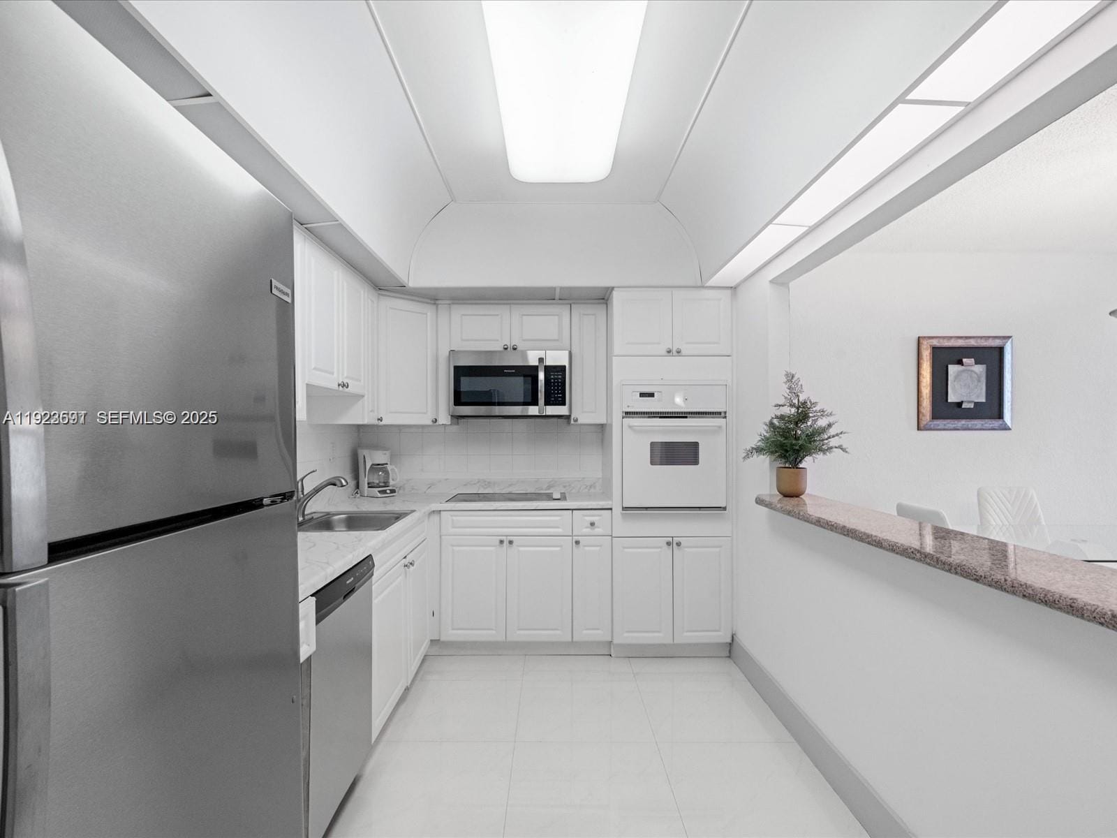 19370 E Collins Avenue 625 — photo 5