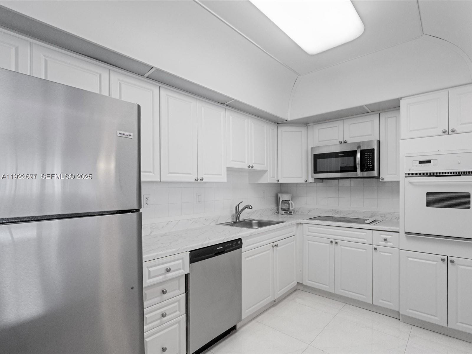 19370 E Collins Avenue 625 — photo 6