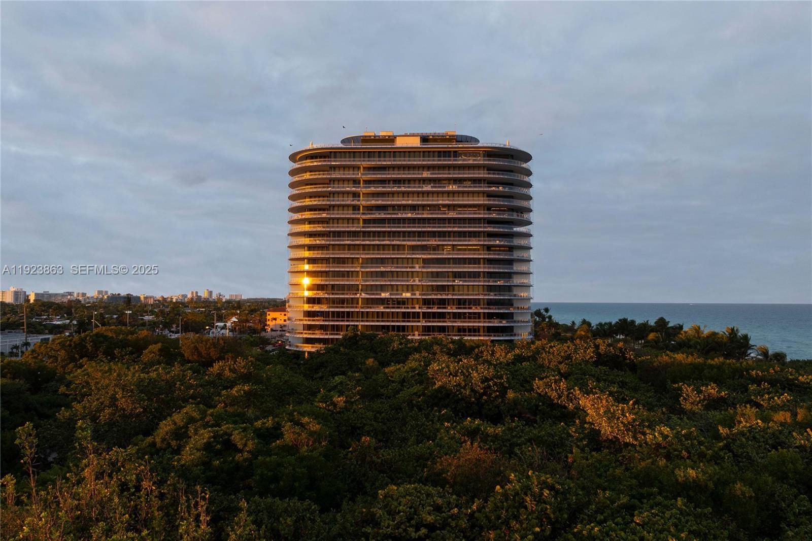 8701 Collins Avenue 902, Miami Beach, FL 33154 photo 13