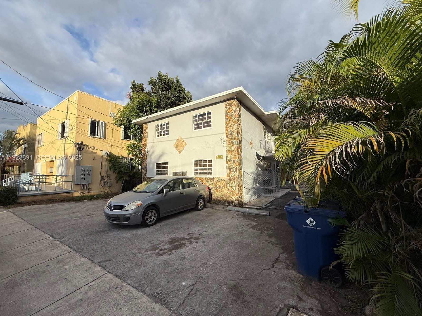 219 NW 10th Avenue, Miami, FL 33128 photo 2