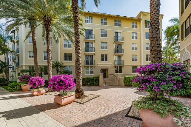 630 S Sapodilla Avenue 102, sold in Courtyards In Cityplace Condo, West Palm Beach, FL