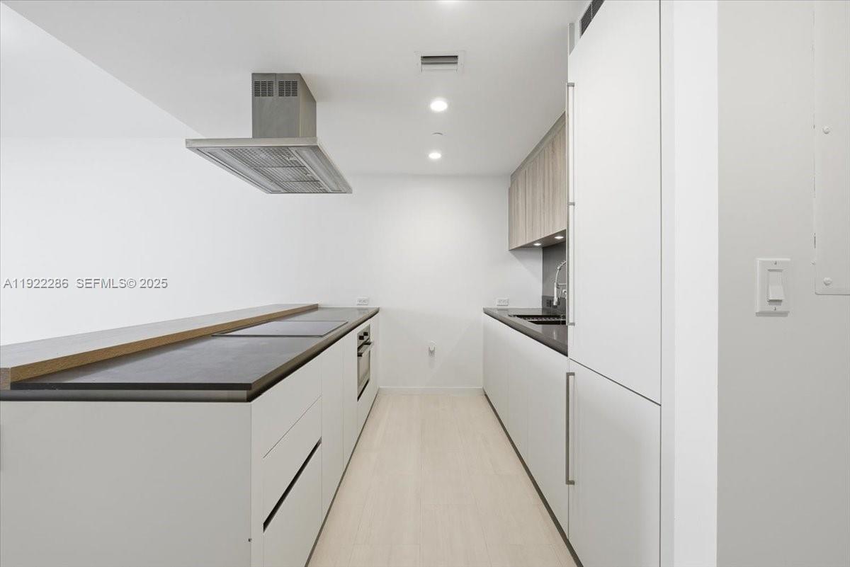 1000 Brickell Plaza 3211, Miami, FL 33131 photo 3