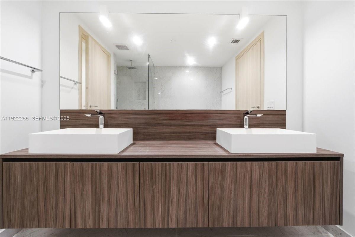 1000 Brickell Plaza 3211, Miami, FL 33131 photo 21