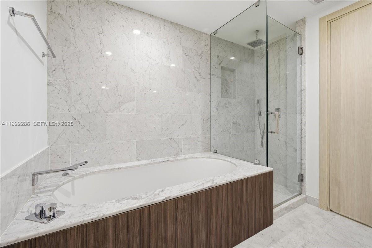 1000 Brickell Plaza 3211, Miami, FL 33131 photo 25
