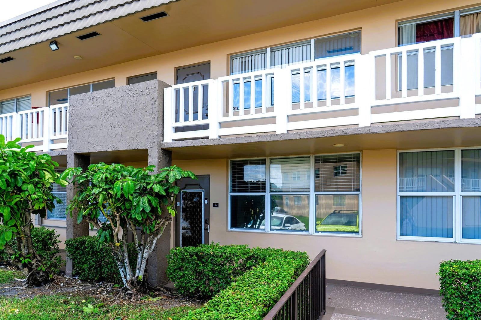 9061 Sunrise Lakes Boulevard 109 — photo 11