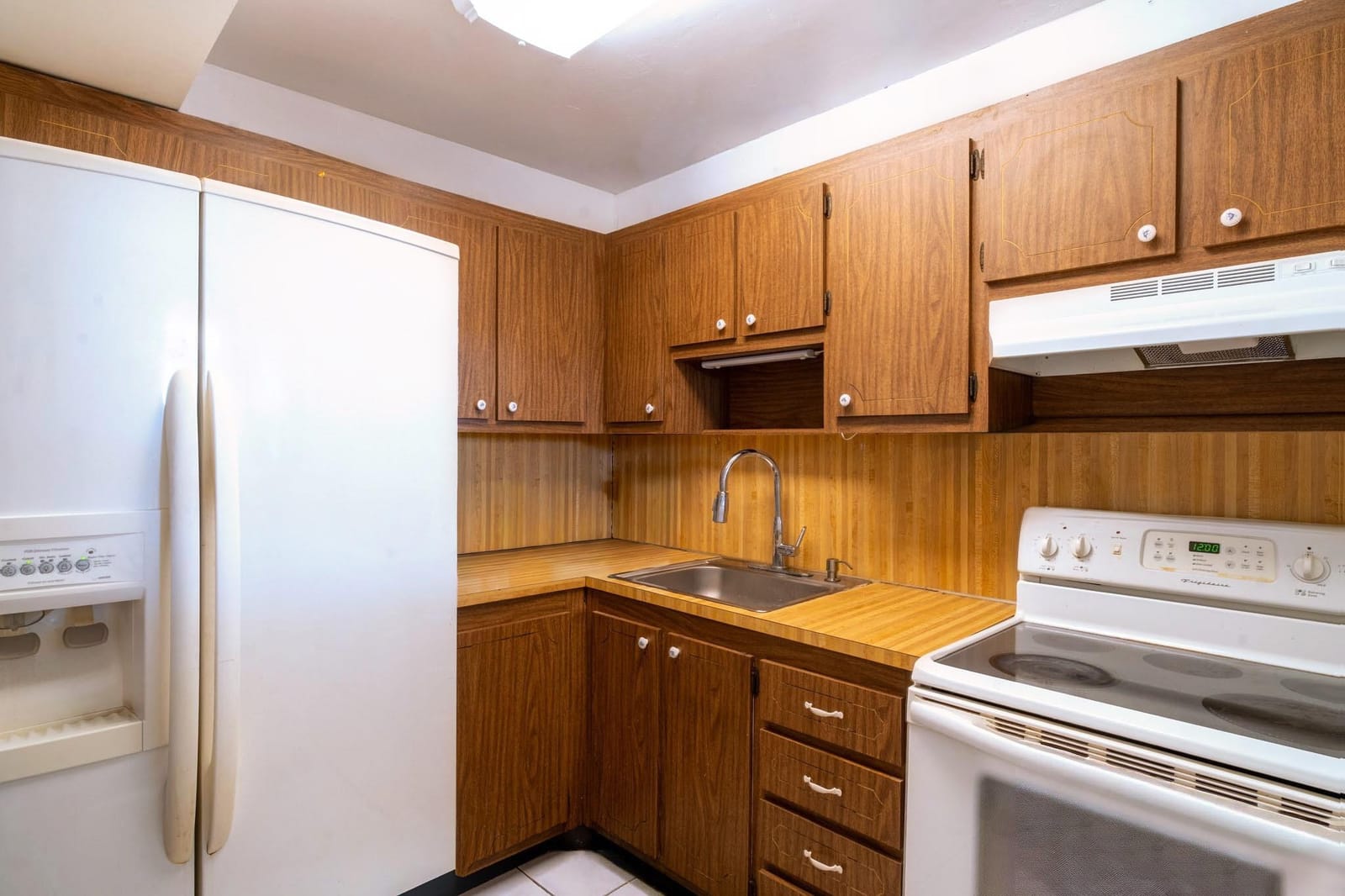 9061 Sunrise Lakes Boulevard 109 — photo 5