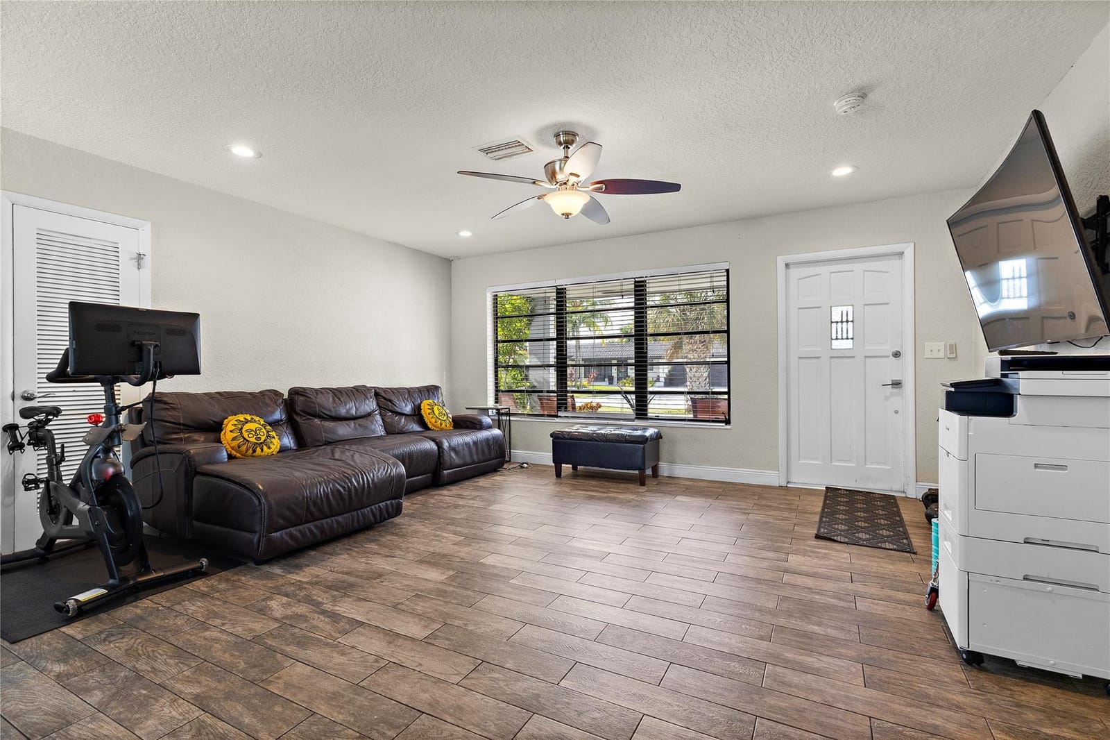 5160 NE 18th Terrace — photo 3