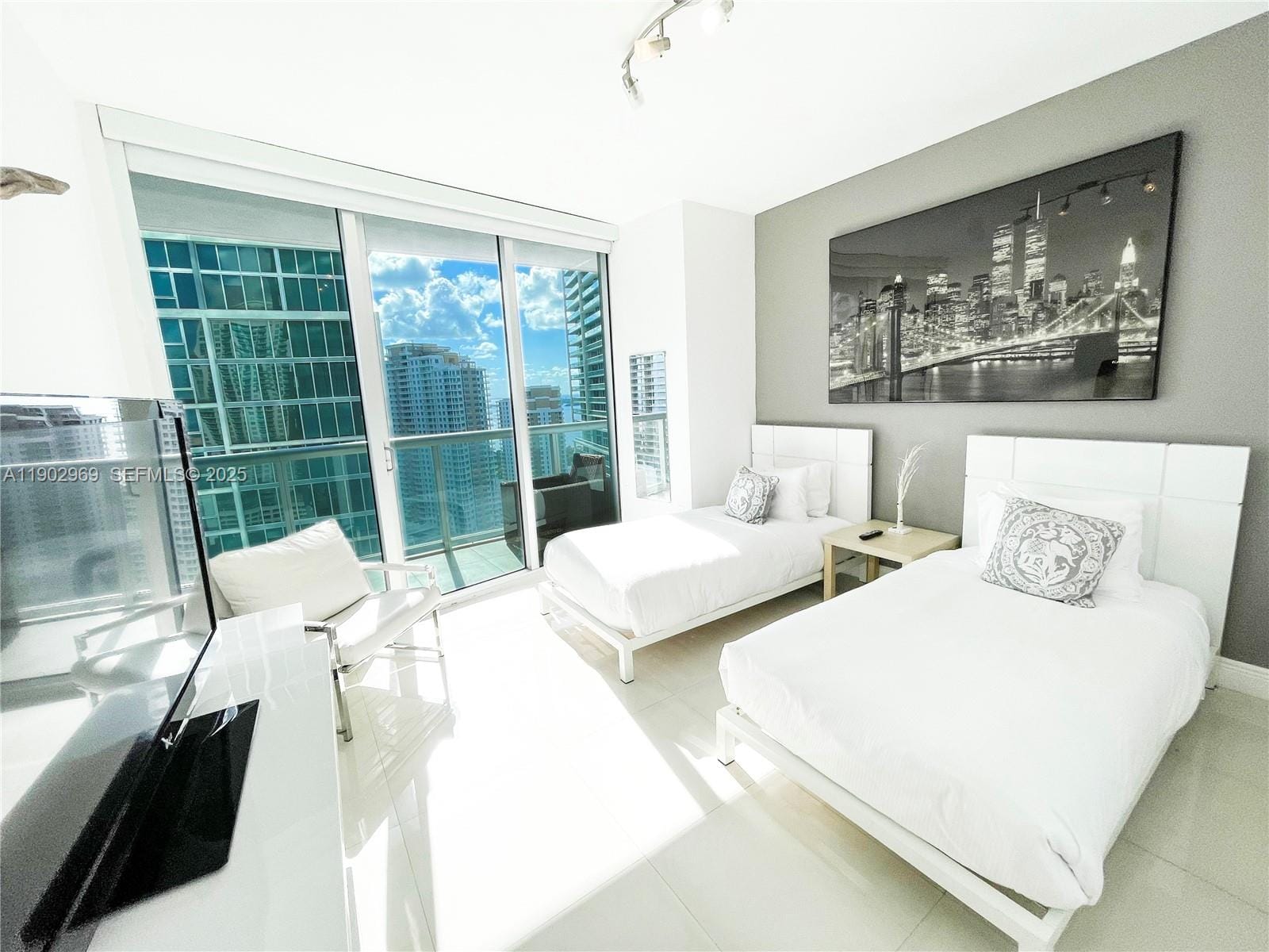 485 Brickell Avenue 2602 — photo 12
