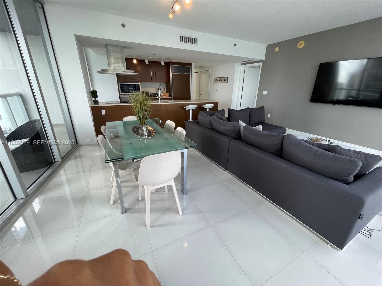 485 Brickell Avenue 2602 — photo 5