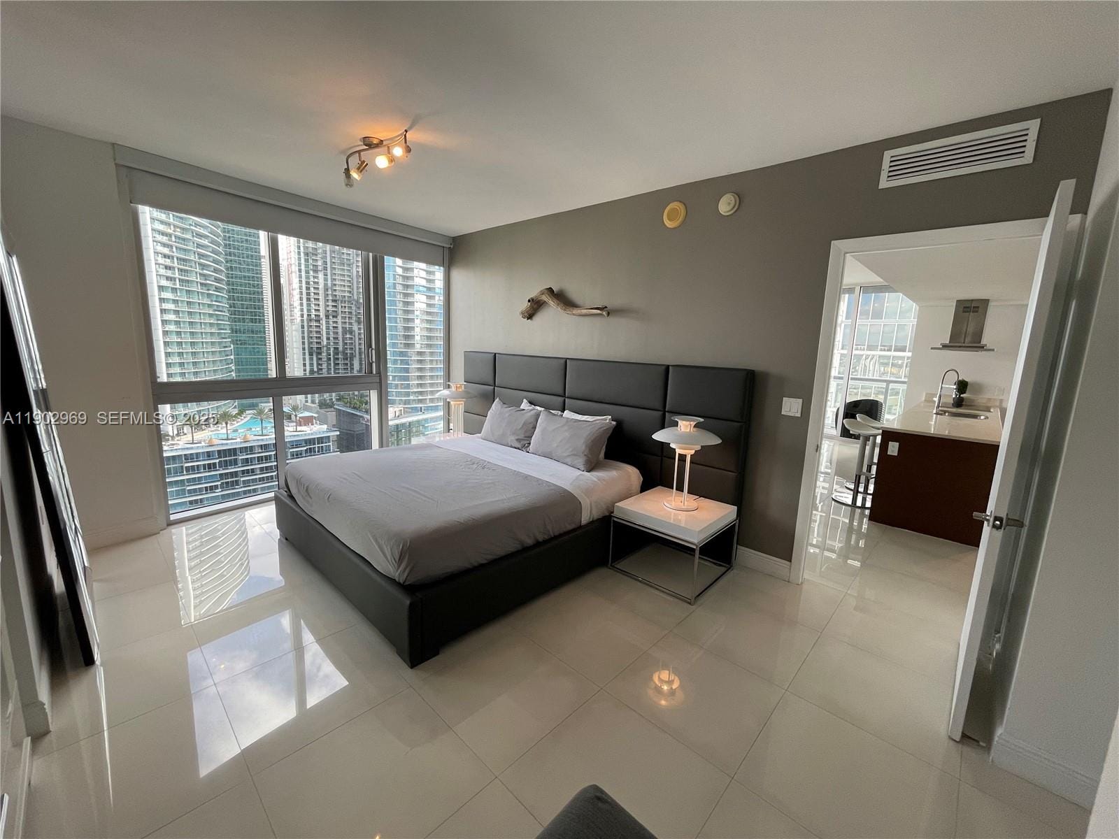 485 Brickell Avenue 2602 — photo 8