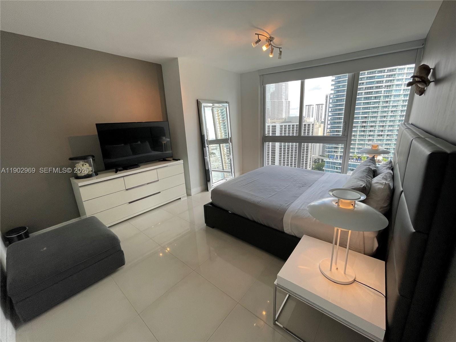 485 Brickell Avenue 2602 — photo 9