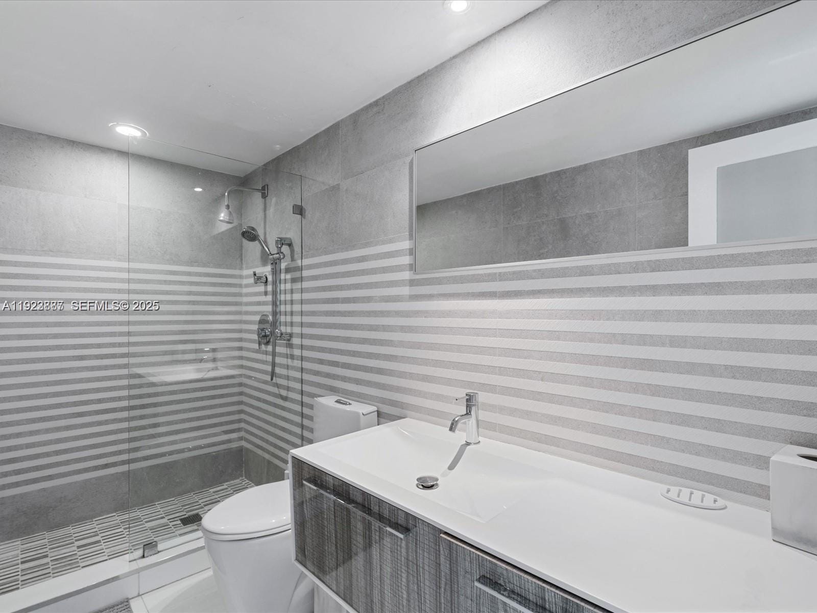 19370 E Collins Avenue 627, Sunny Isles Beach, FL 33160 photo 12