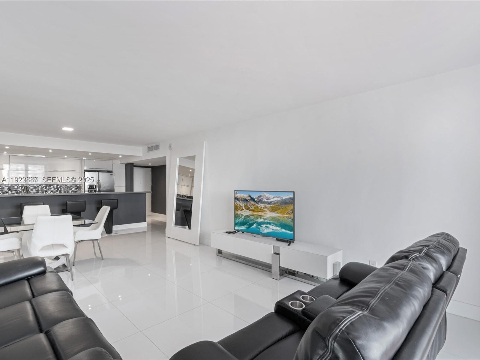 19370 E Collins Avenue 627, Sunny Isles Beach, FL 33160 photo 3