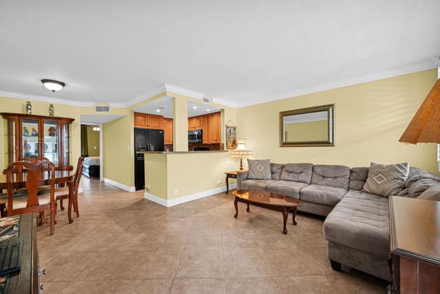 9121 Sunrise Lakes Boulevard 106, sold in Sunrise Lakes Phase Iii, Sunrise, FL