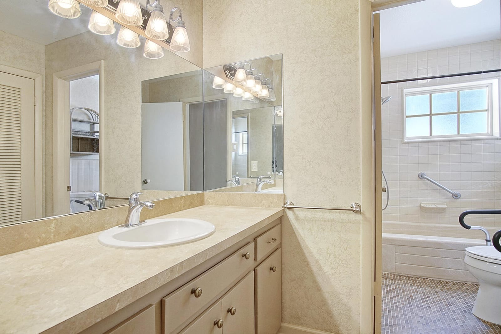 2717 Sunrise Boulevard — photo 10