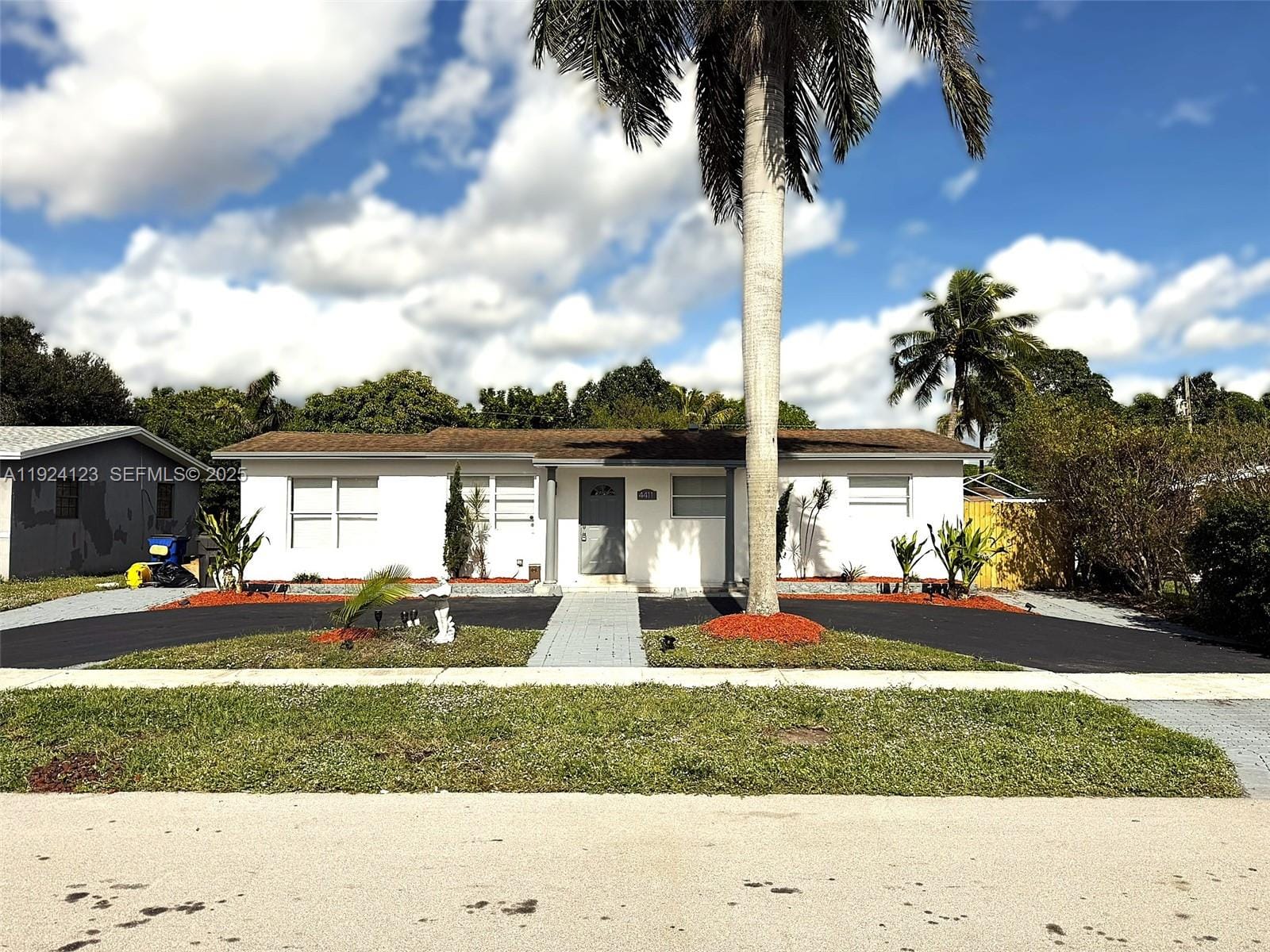 4411 NW 34th Street, Lauderdale Lakes, FL 33319