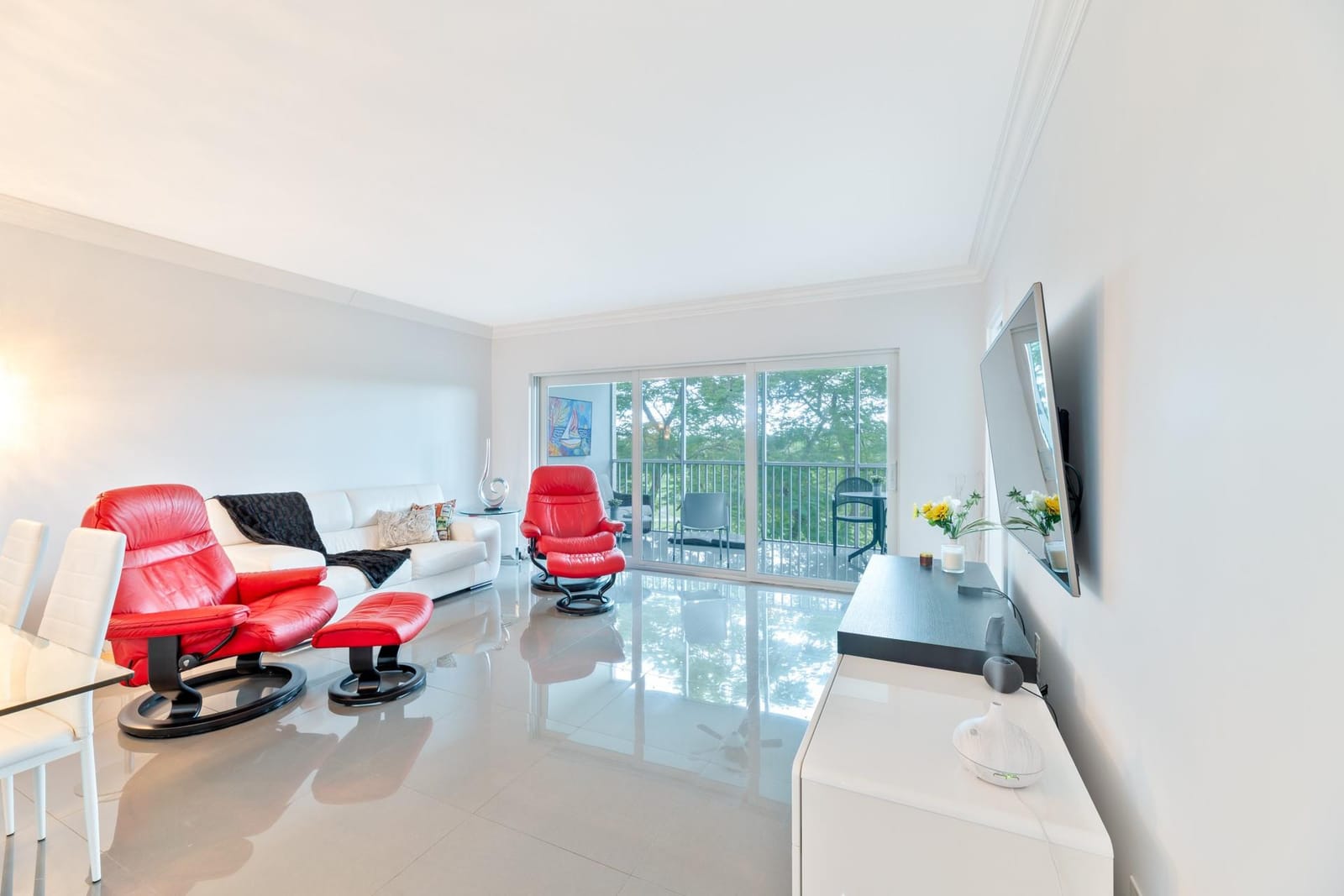 2950 N Palm Aire Drive 401 — photo 8