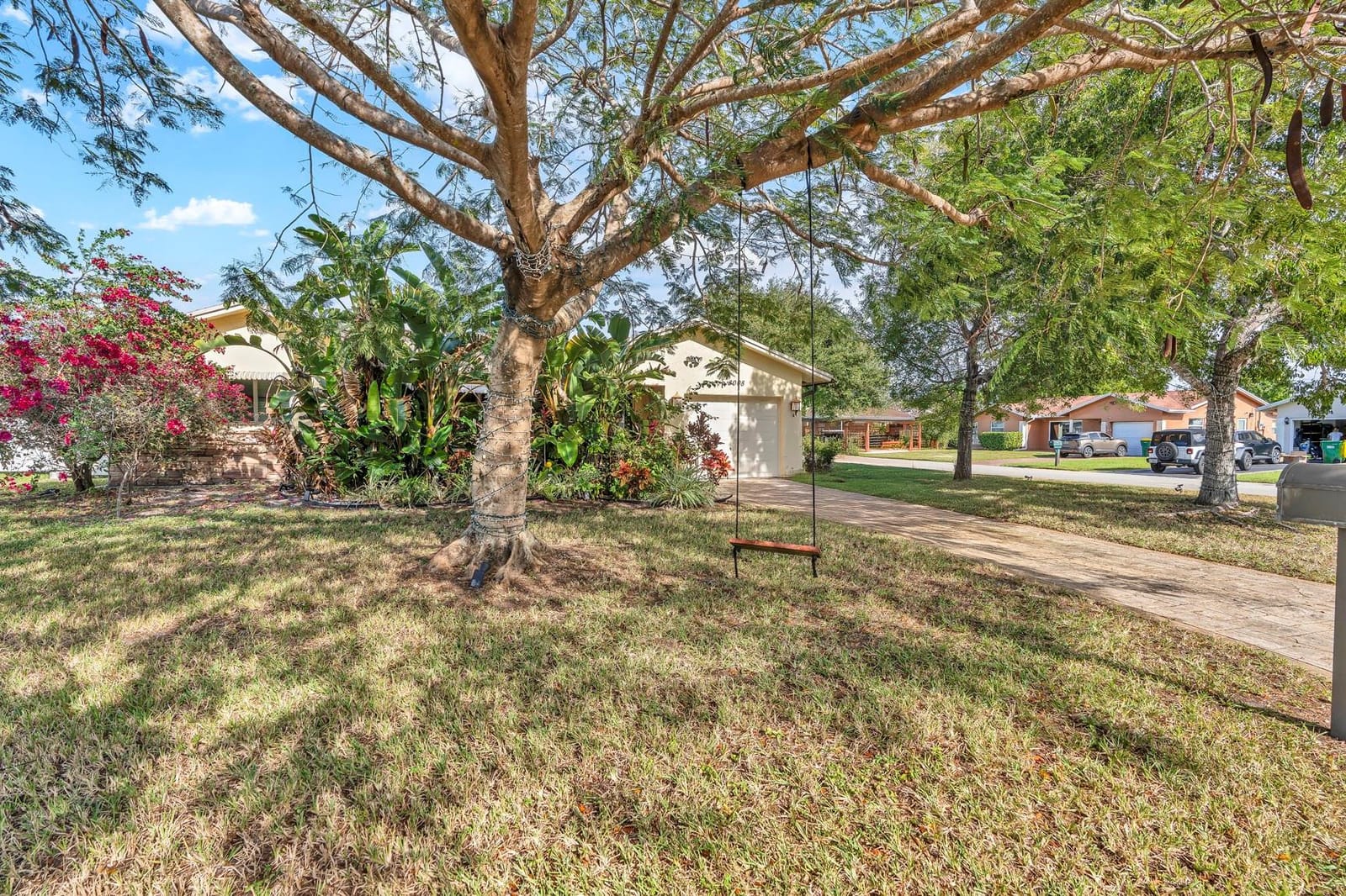 8008 NW 102 Way — photo 2