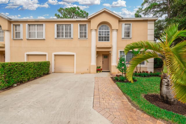 269 Live Oaks Lane, sold in Laurel Oaks, Jupiter, FL