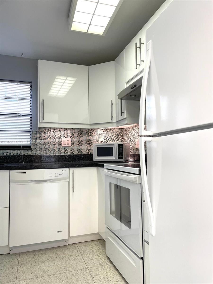 6424 Collins Avenue 204 — photo 9