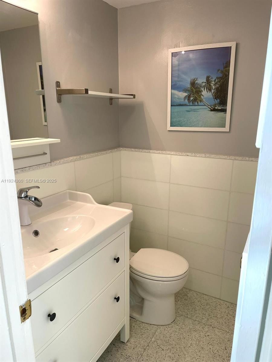 6424 Collins Avenue 204 — photo 10