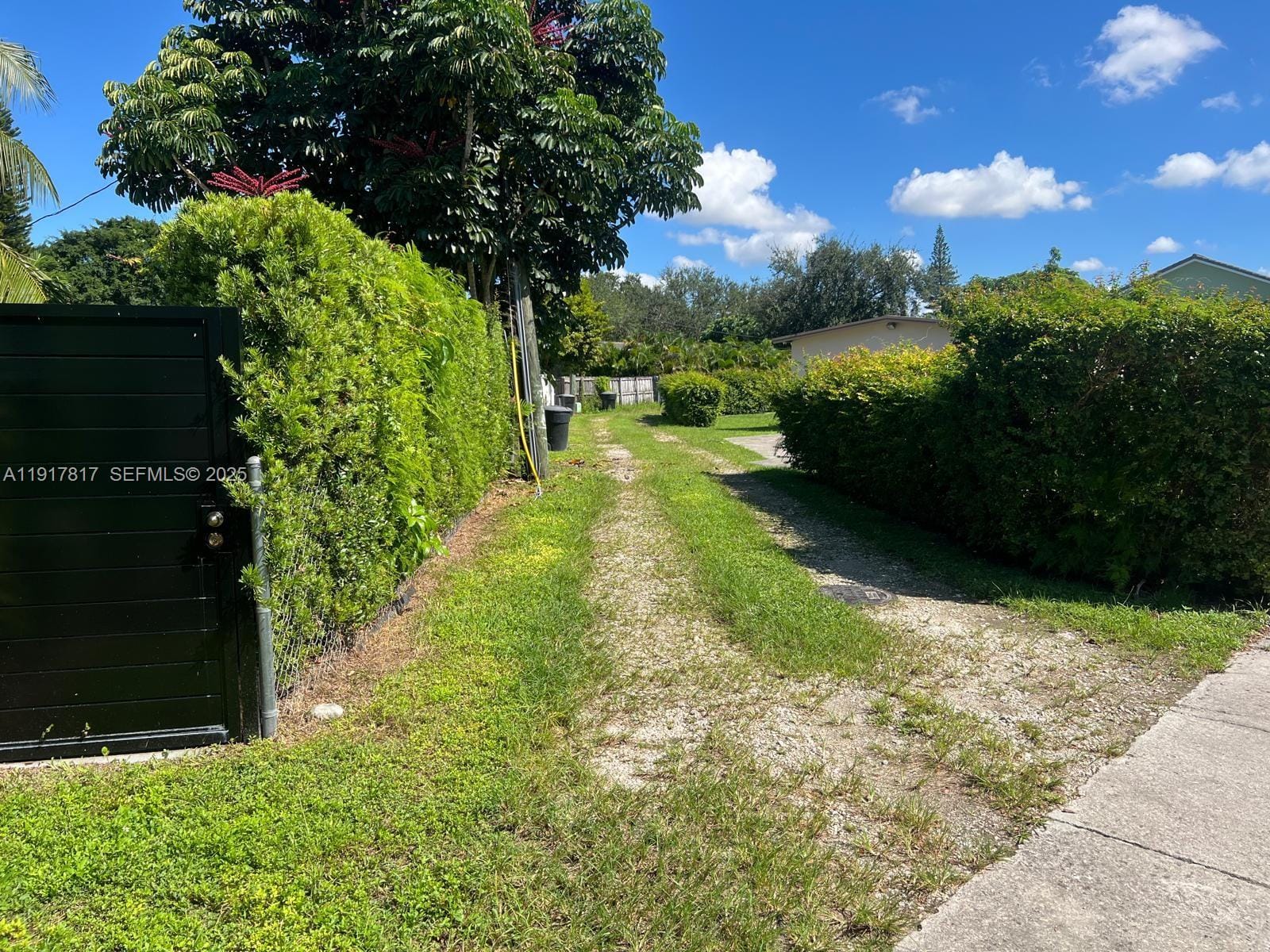 561 Payne Drive, Miami Springs, FL 33166 photo 2