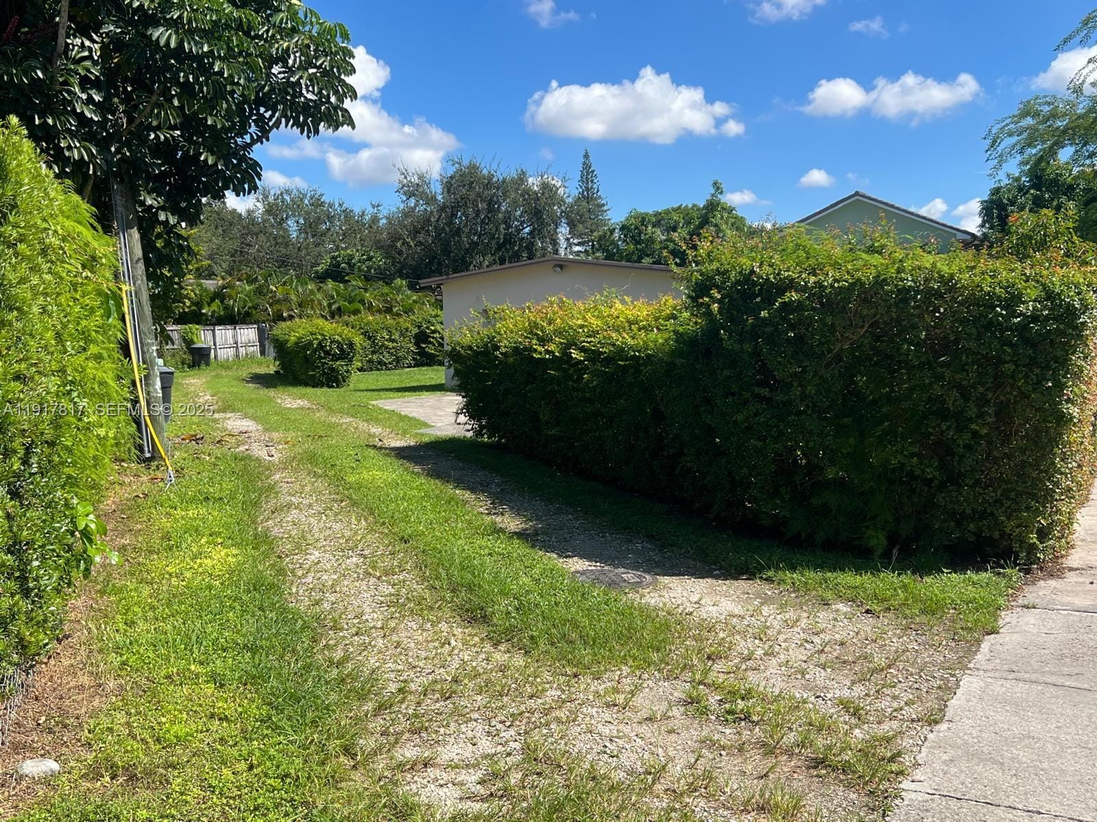 561 Payne Drive, Miami Springs, FL 33166 photo 3