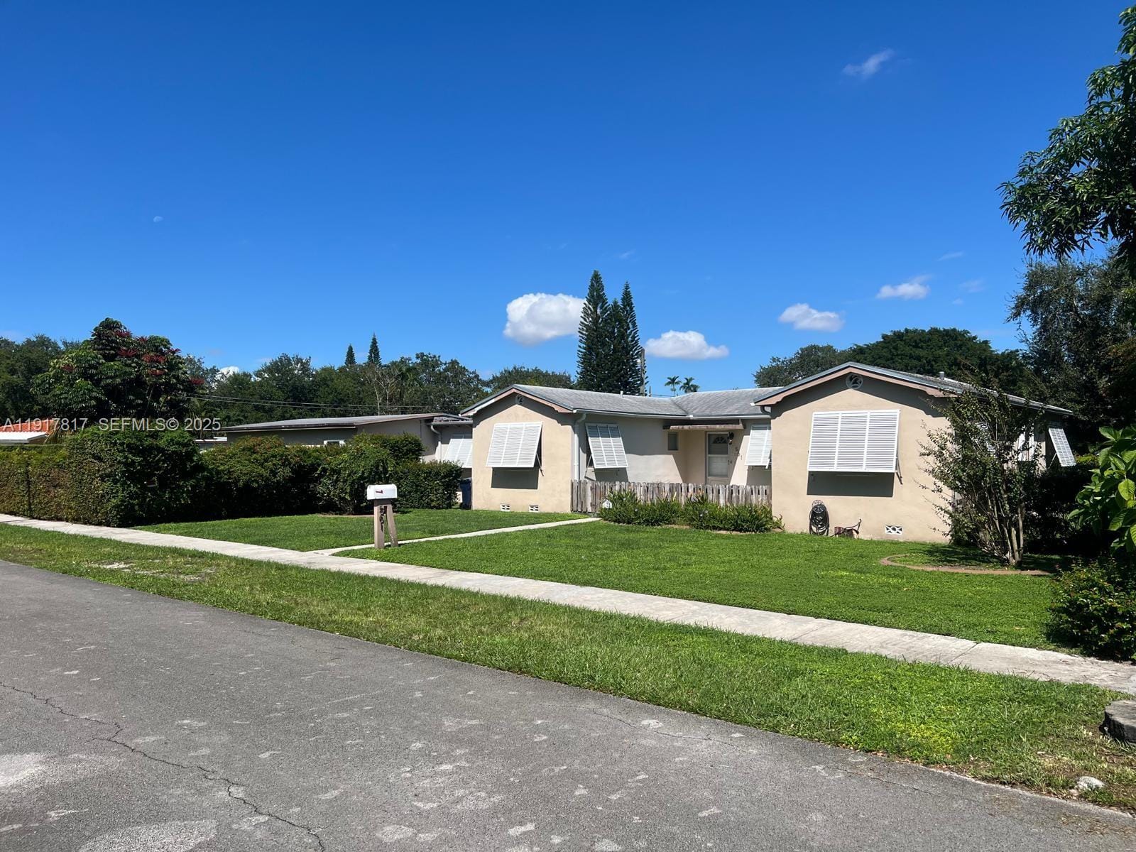 561 Payne Drive, Miami Springs, FL 33166 photo 4