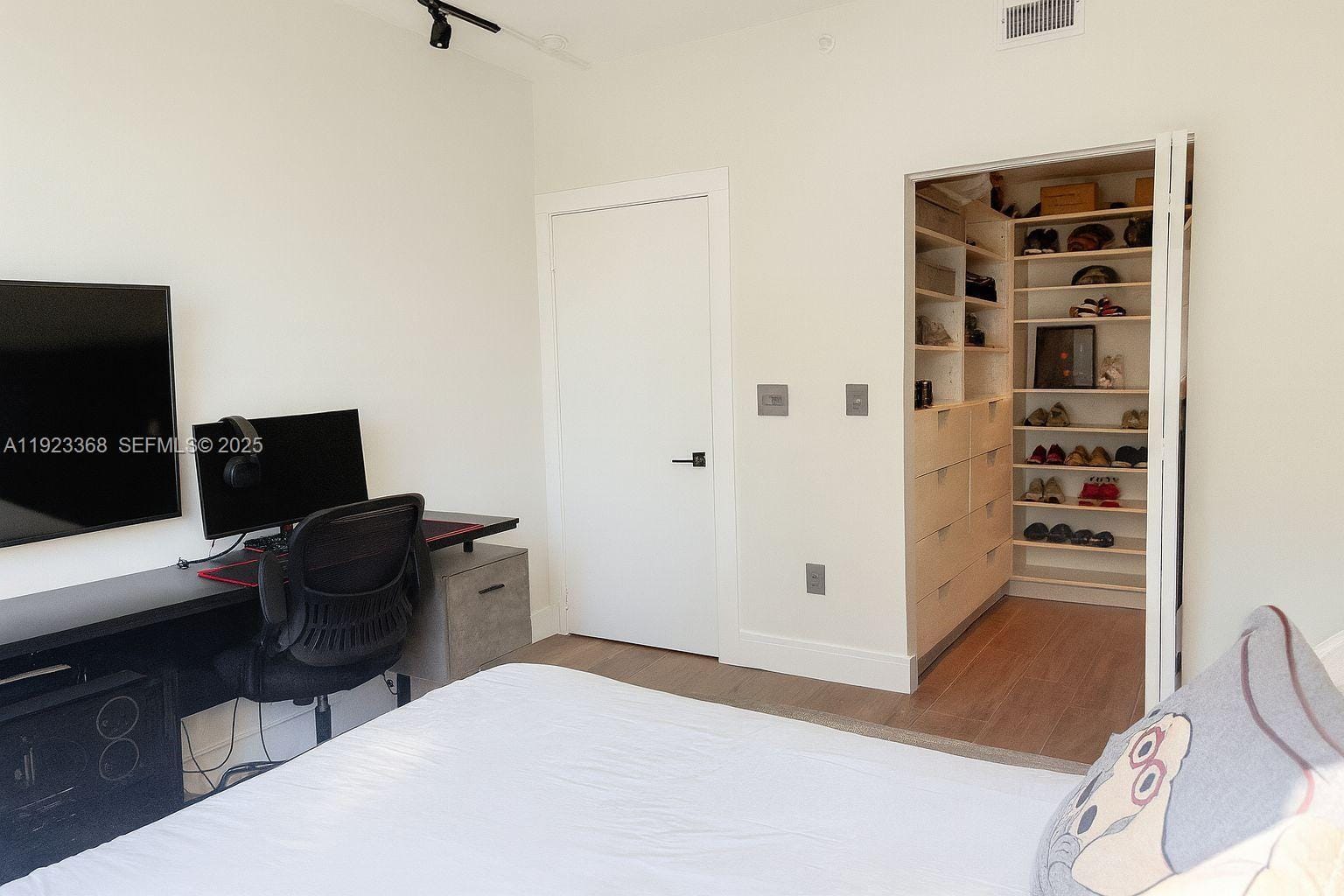 711 Crandon Boulevard 401 — photo 10