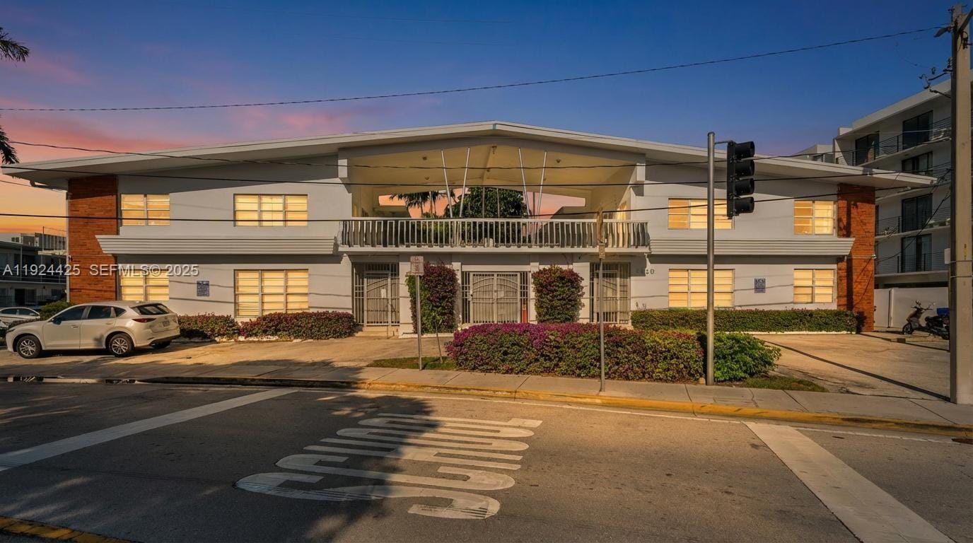 8080 Tatum Waterway Drive 25, Miami Beach, FL 33141
