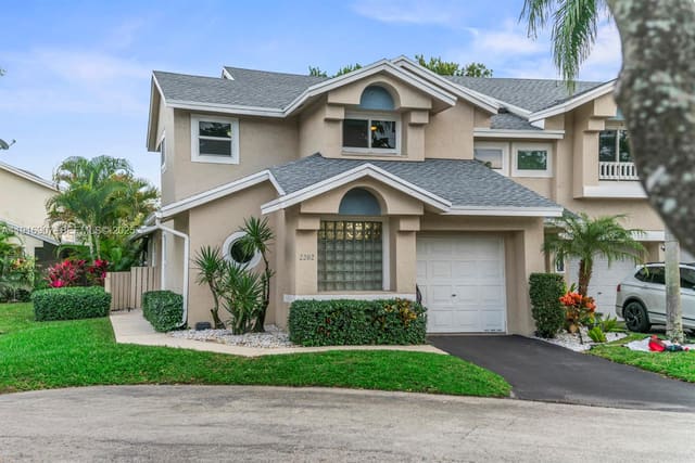 2202 W Discovery W Circle, sold in Coral Point North, Deerfield Beach, FL