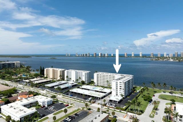 301 Lake Shore Drive 403, Lake Park, FL 33403