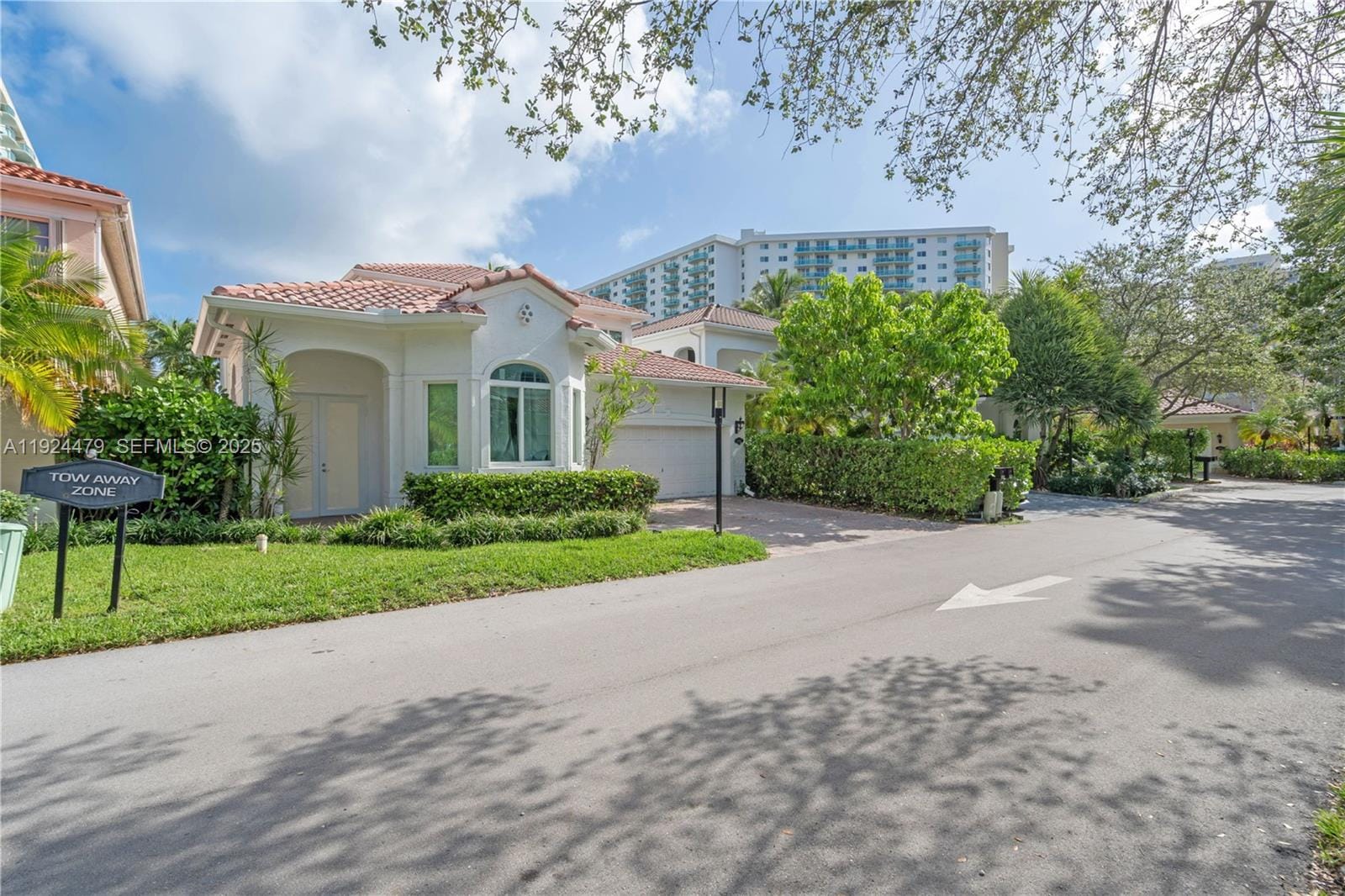 3942 194th Lane, Sunny Isles Beach, FL 33160 photo 2