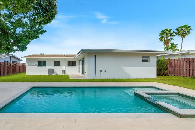 1520 NE 14th Terrace ., Fort Lauderdale, FL 33304