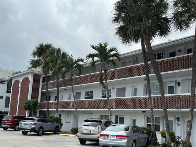 2050 NE 39th Street 312E, sold in Lighthouse Point Gardens, Pompano Beach, FL