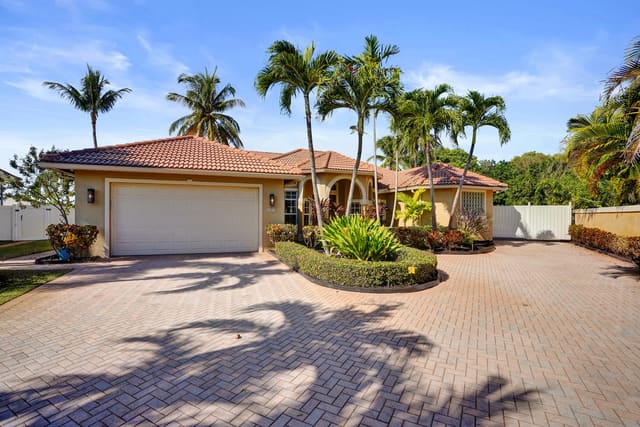 603 N Cypress Drive, sold in Cypress Ridge, Tequesta, FL