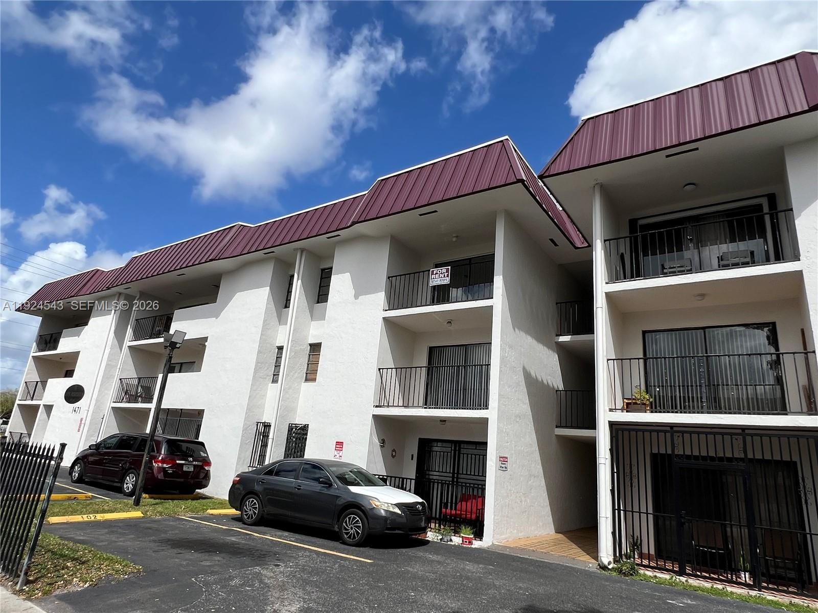 1471 W 43rd Place 302, Hialeah, FL 33012