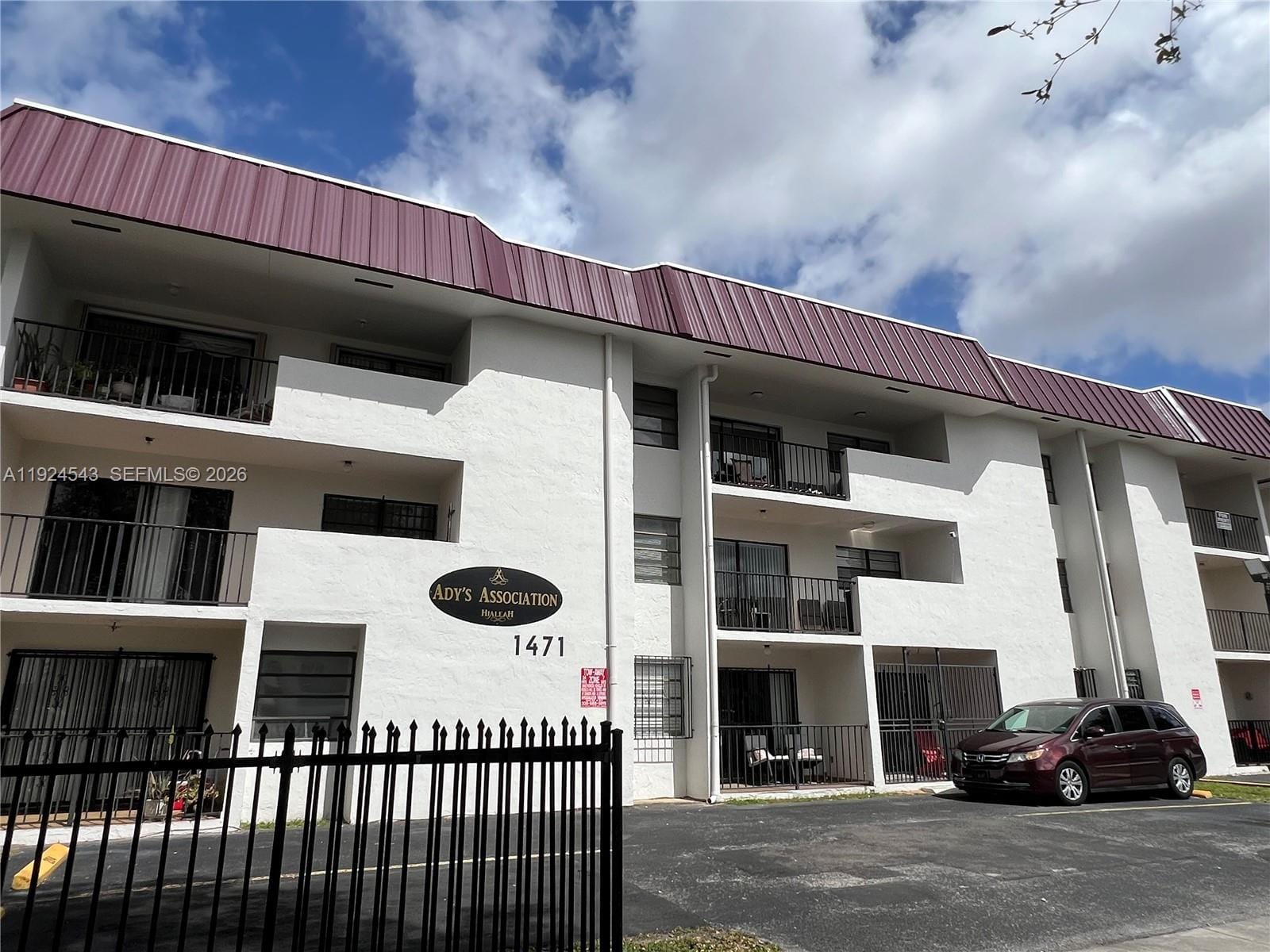 1471 W 43rd Place 302, Hialeah, FL 33012 photo 2