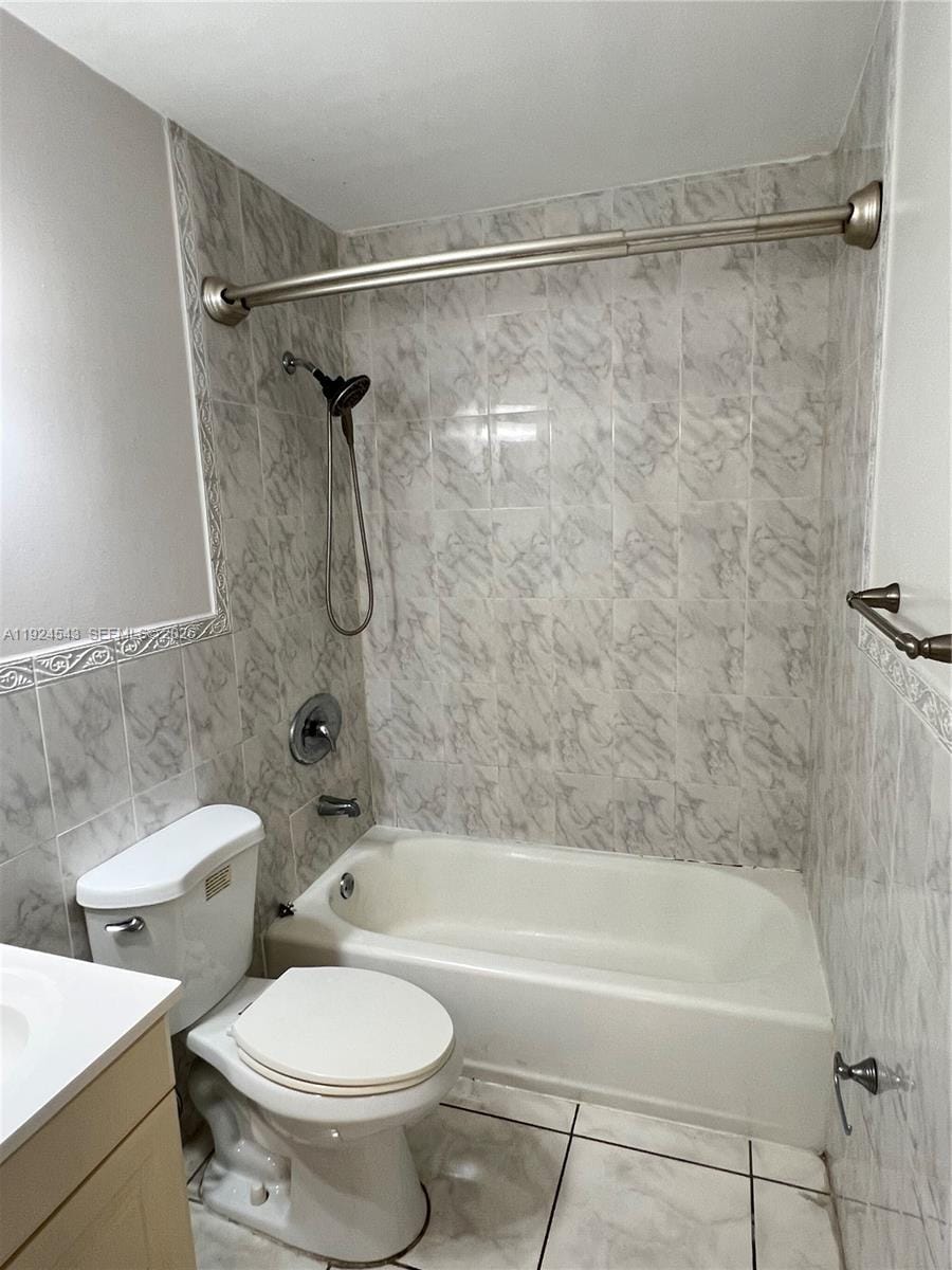 1471 W 43rd Place 302, Hialeah, FL 33012 photo 7