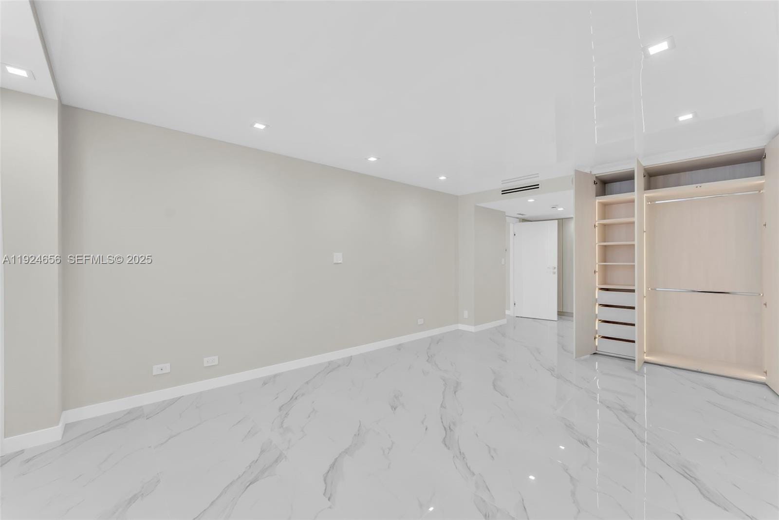 251 174th Street 1414, Sunny Isles Beach, FL 33160 photo 13