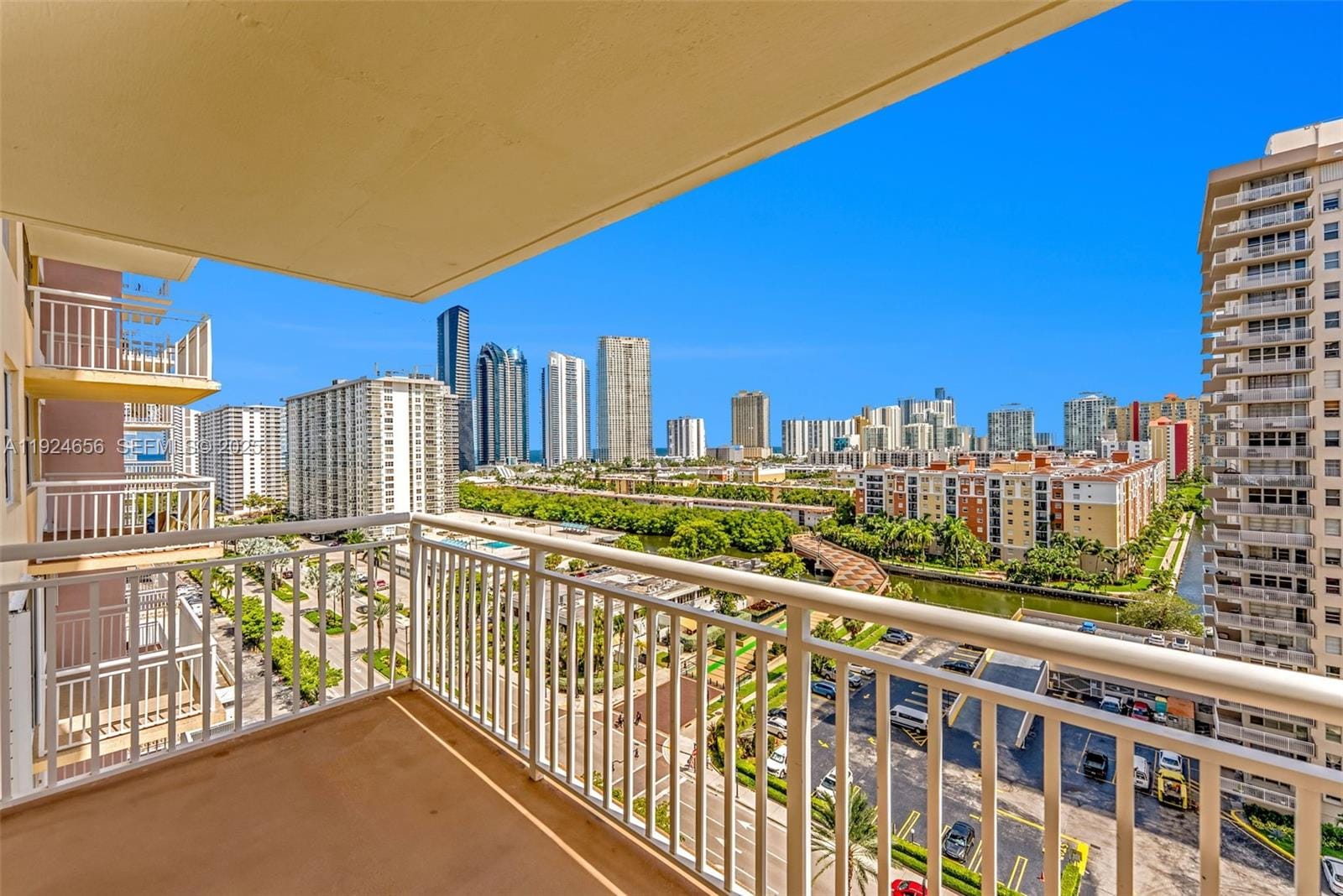 251 174th Street 1414, Sunny Isles Beach, FL 33160 photo 17