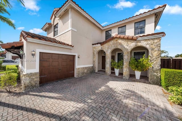 984 NW 104th Avenue, sold in Fontainebleau West North, Miami, FL